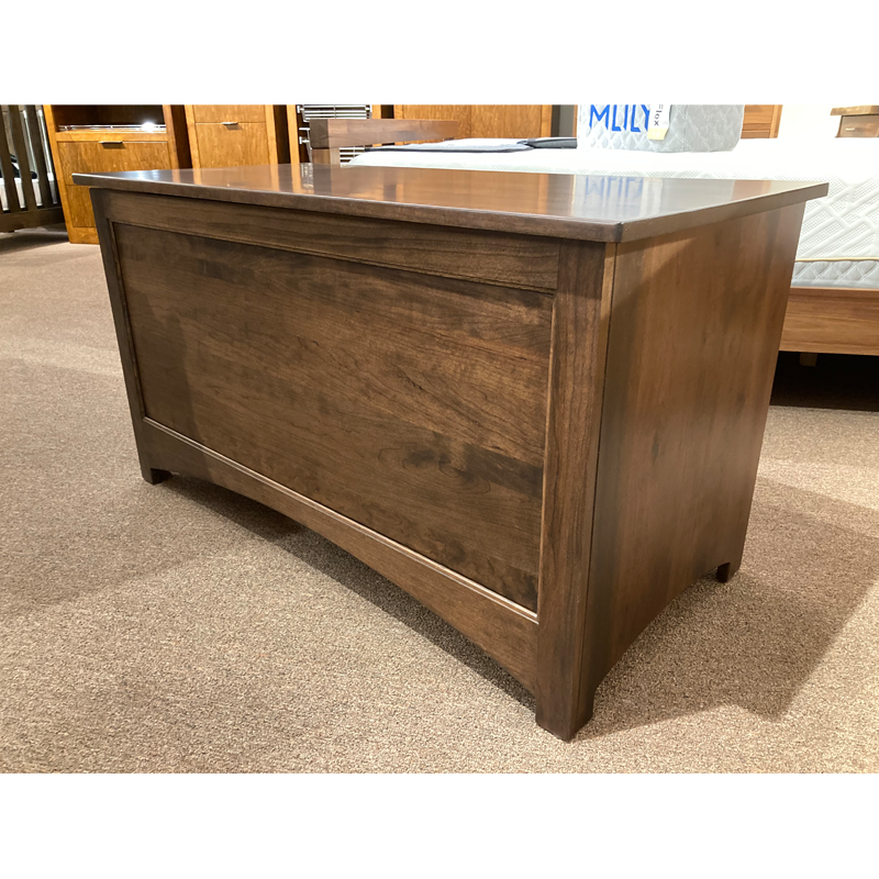 Clearance Amish made 24" h Lincoln Blanket Chest - closed - Amish Furniture Creations™
